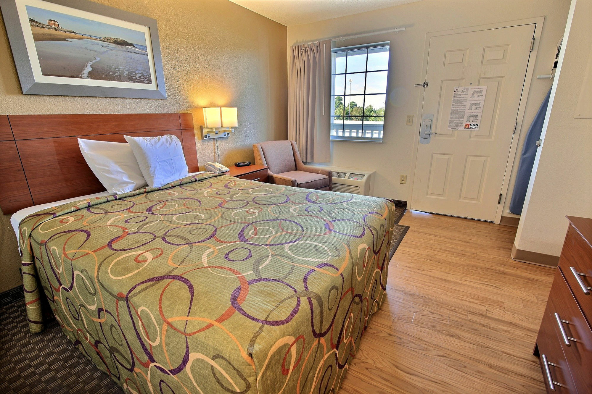 Sun Suites Of Чесапик Экстерьер фото