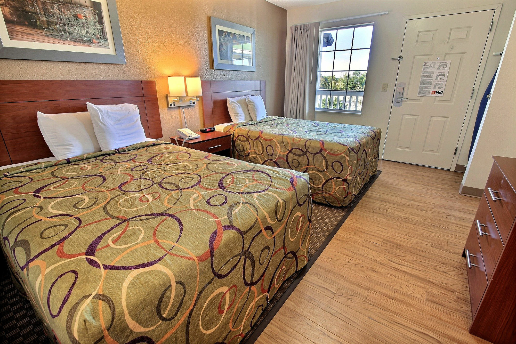 Sun Suites Of Чесапик Экстерьер фото